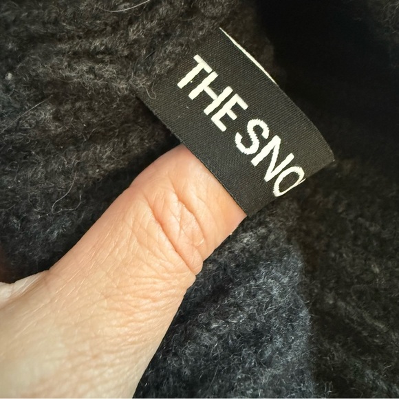 The Snow Lodge 100% Cashmere Dark Gray Beanie Snow Hat Cap - Picture 4 of 5